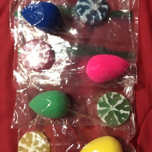 New without package Beauty Blenders with soaps: Blue, Pink, Yellow and Green - Picture 3 of 6